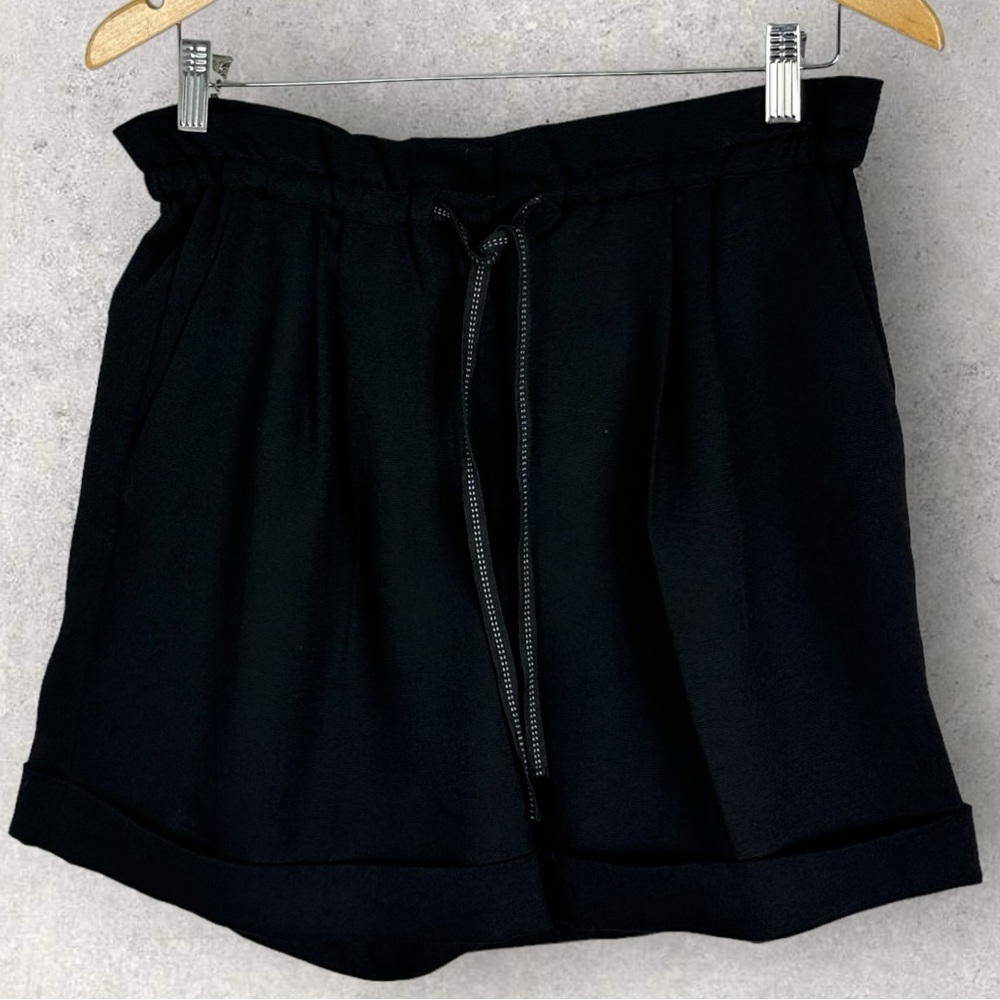 Aritzia Wilfred‎ Black Cuffed Hem Elastic Waist Shorts Size Medium Minimalist M